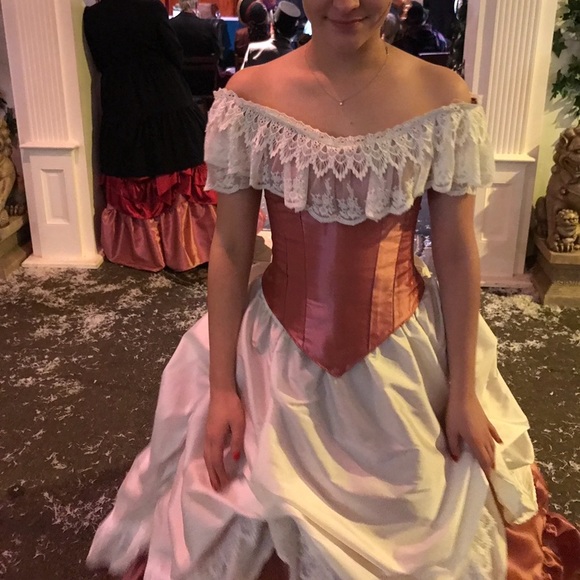 Dickens era gown - Picture 3 of 3